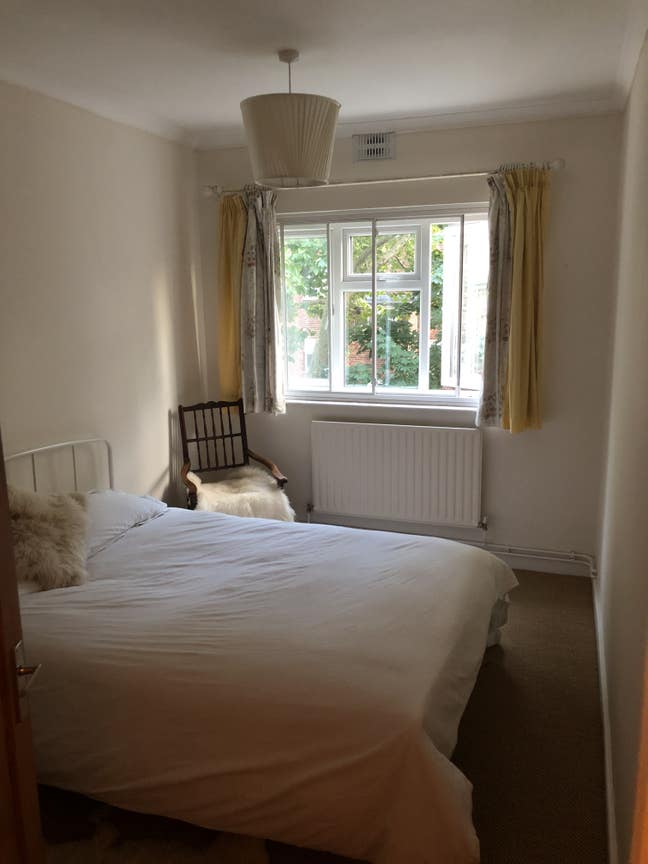 Airy, spacious, light top floor two bed flat. Main Photo