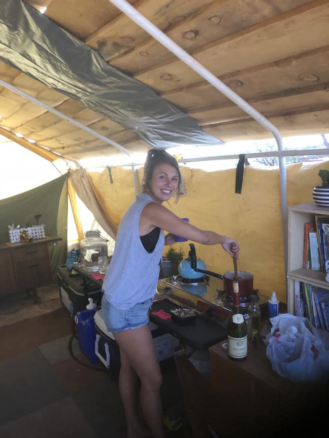 Easy going fun female seeks double room :-)  Main Photo