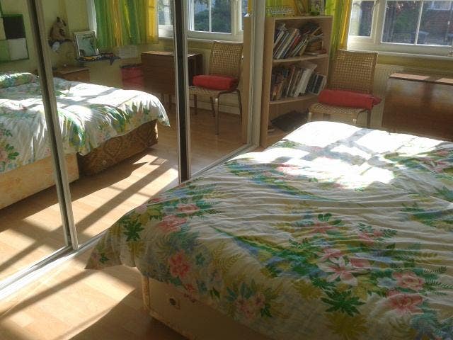 Double room and single room  in very good area.  Main Photo