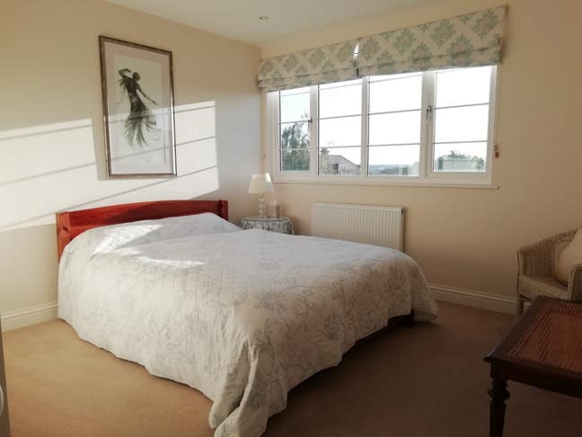 Beautiful Top Floor Ensuite - Monday to Friday Main Photo