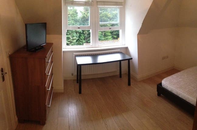 Sunny Loft Double En-Suite in Luxury House. Main Photo