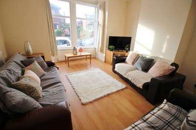 Headingley HouseShare-July ☀️ All bills included  Main Photo