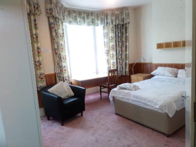 Spacious Double Room - Surrey Quays Main Photo