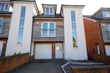 Double Room- private bathroom  Main Photo