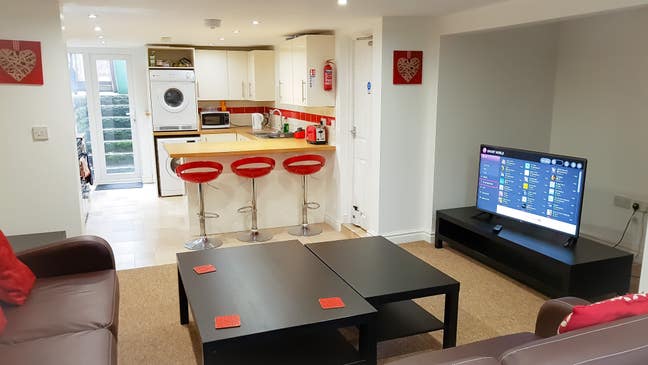 lovely ensuite Double in modern houseshare Main Photo