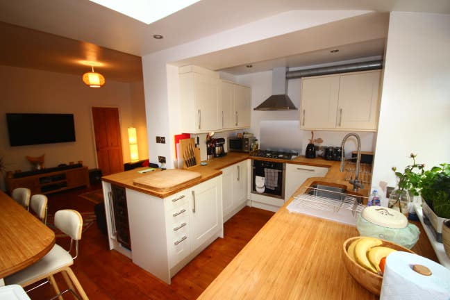 Purpose built 3 bedroom house in great location Main Photo