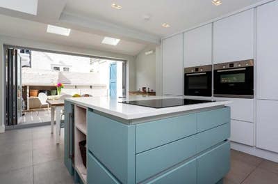 Double bedroom en suite in pretty house Mon-Fri Main Photo