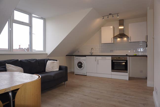 Modern and light newly refurbished 1 bedroom flat  Main Photo