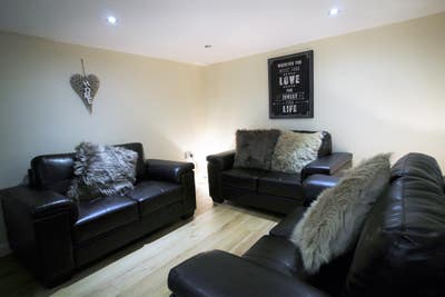 En-Suite Rooms Available Now in Conisbrough Main Photo