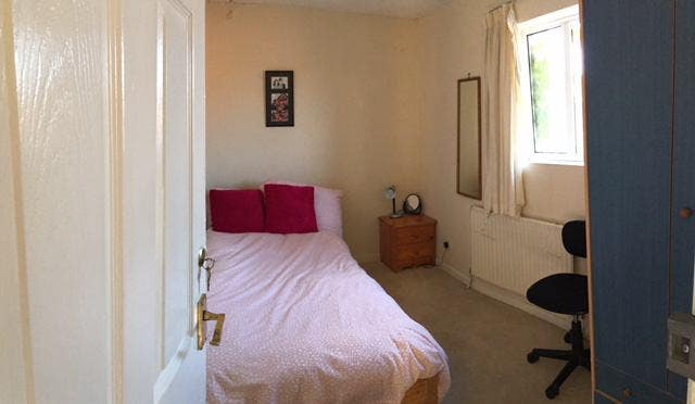 Single bed room to rent for &pound;400 Main Photo