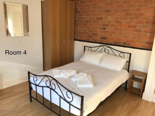 Double Bedroom  central to town Main Photo