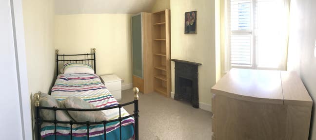 Large single/small double close to town centre Main Photo