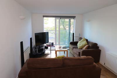 Royal Arsenal Double Bedroom - separate bathroom Main Photo