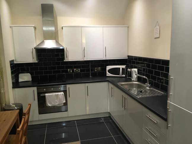  2 Bed Flat in Hull Old Town Fully Furnished  Main Photo