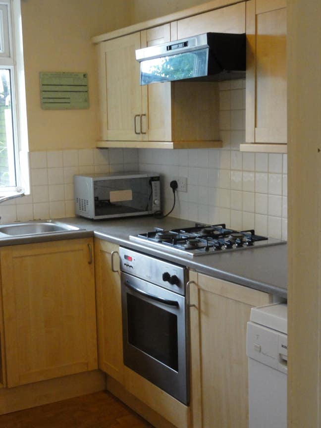 4 Bed House - 1 Room Available 01 July 2026 Main Photo