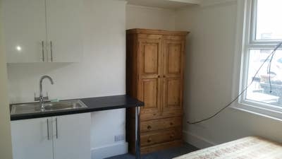 ** Must See **Lovely En Suite Room & Kitchenette  Main Photo