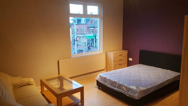 No Deposit, large clean double with 400mb wifi B67 Main Photo