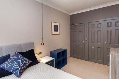 1 Large Double in Executive House!!Professionals Main Photo