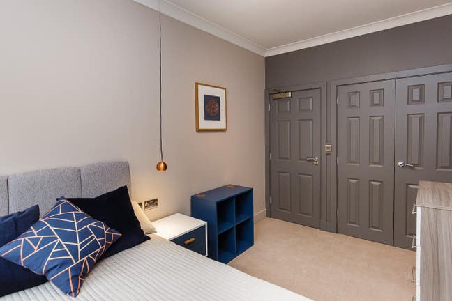 1 Large Double in Executive House!!Professionals Main Photo
