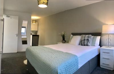 Town Center 🏡 - Double Room En-Suite ⭐️ Main Photo