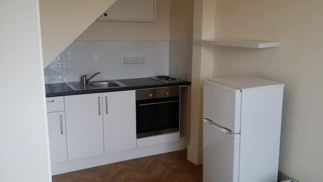 1 Bed flat with free Wi-fi and most bills included Main Photo