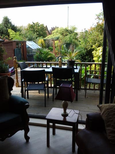 3 large single rooms in house close to ammenities Main Photo