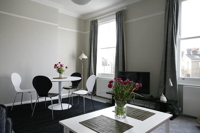 Beautiful spacious designer's flat. central Balham Main Photo
