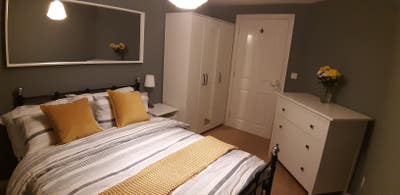 Double room, in shared flat, near train station Main Photo