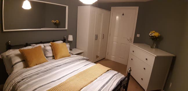 Double room, in shared flat, near train station Main Photo