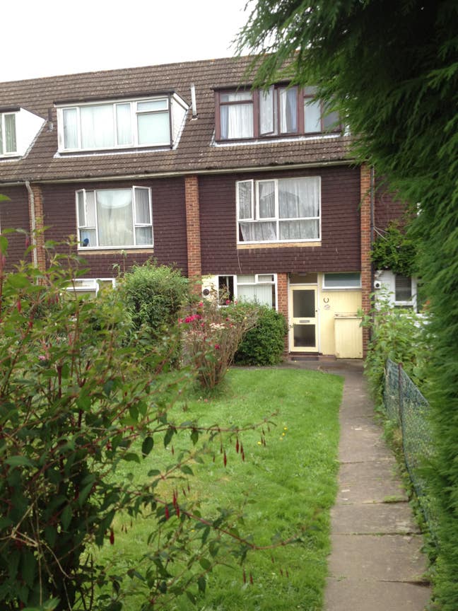 Single  ensuite, Sinlge use only. Live outlandlord Main Photo