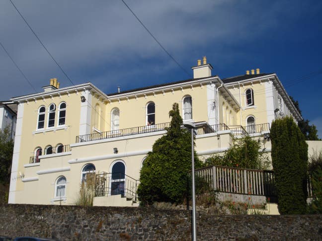 Large double room, car park, near town, garden Main Photo