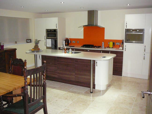 Double room with en-suite in beautiful home.  Main Photo