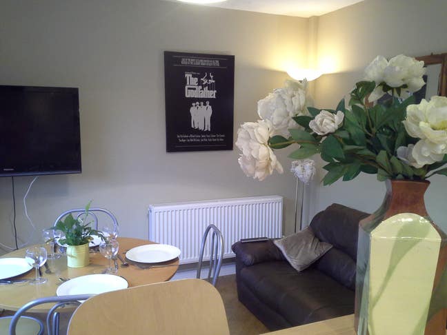 En suite close to hospital+plenty of parking Main Photo