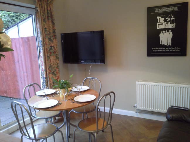 En suite close to hospital+plenty of parking Main Photo