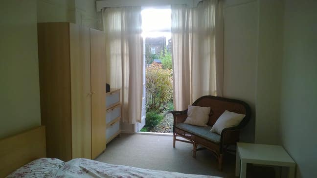 Delightful double room in Edwardian House  Main Photo