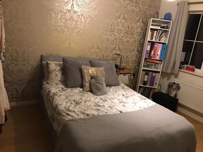 Friendly house share room avalible Main Photo