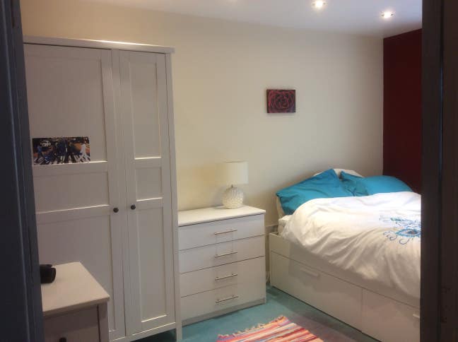 Bright double room, fully furnished Main Photo