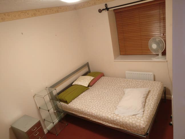 Nice Double Bed Room In Clean And Tidy House.  Main Photo