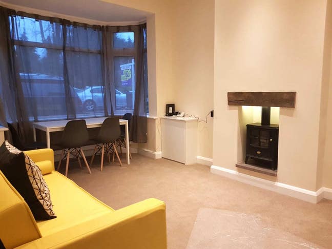 ** Modern Budget Double Room - All Bills Included! Main Photo