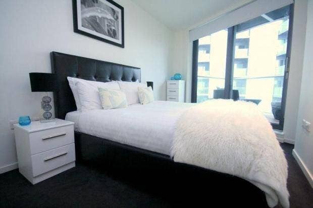 Spacious 1 Bed | with Pool & Gym | Canary Wharf Main Photo