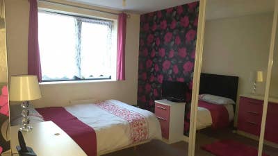 **** Lovely Double  En-Suite with Garden ***** Main Photo