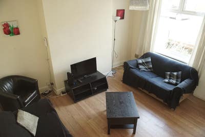 Big 4 Bedroom Shared House Main Photo
