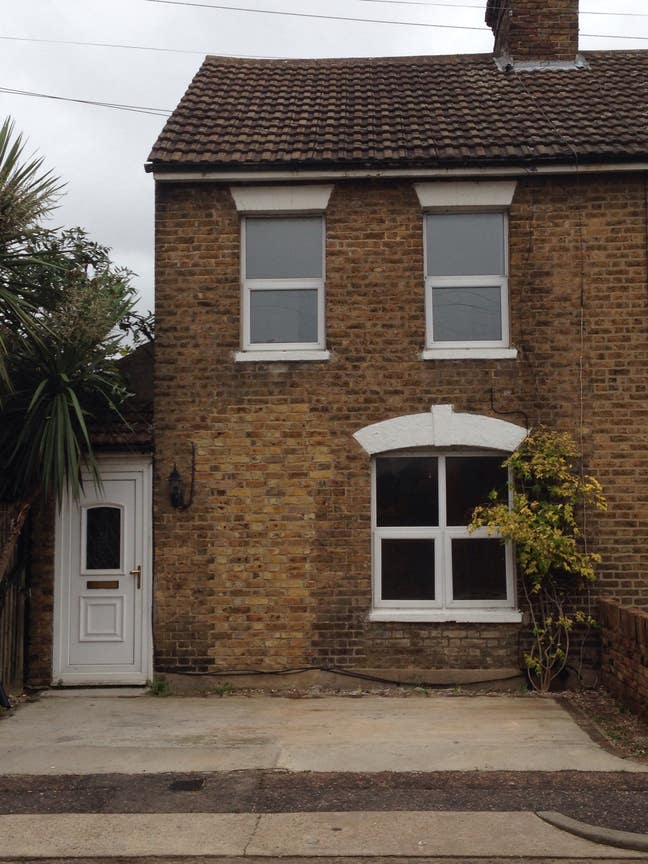 Rooms to rent in lovely new home.  Main Photo