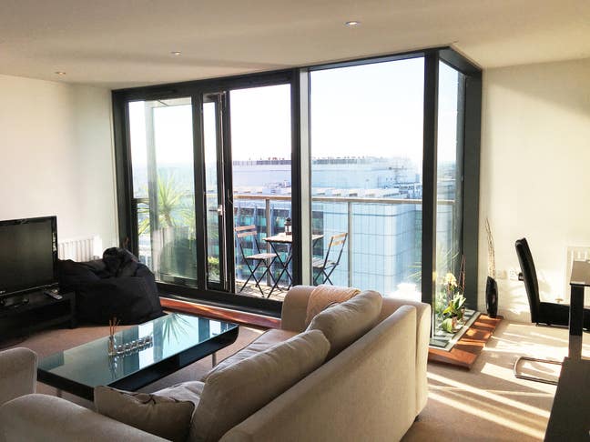 A double room at a luxurious flat.(inc Bills&gym) Main Photo