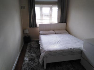 Double room in a Cul-de-Sac av beginning of Jan  Main Photo