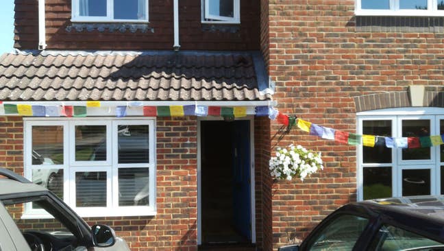 Modern house, welcoming live-in Landlady Main Photo