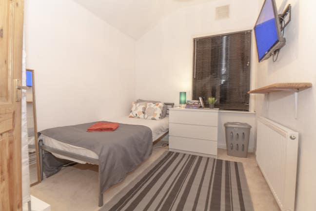 **Fresh Single Room Fully Furnished Tv Wifi** Main Photo