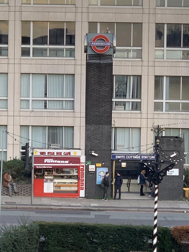 (4.6.115)   Large Double Opposite Station 👋 Main Photo