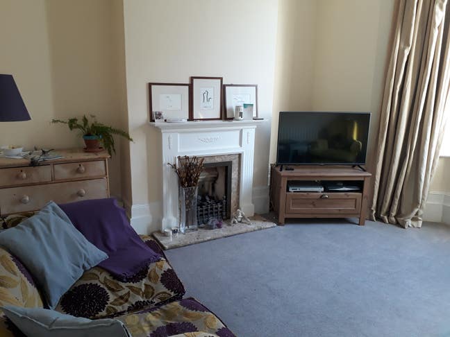 Double Room available in friendly house share Main Photo