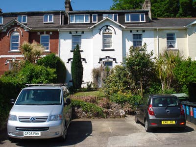 Studio flat near beach & train station Main Photo